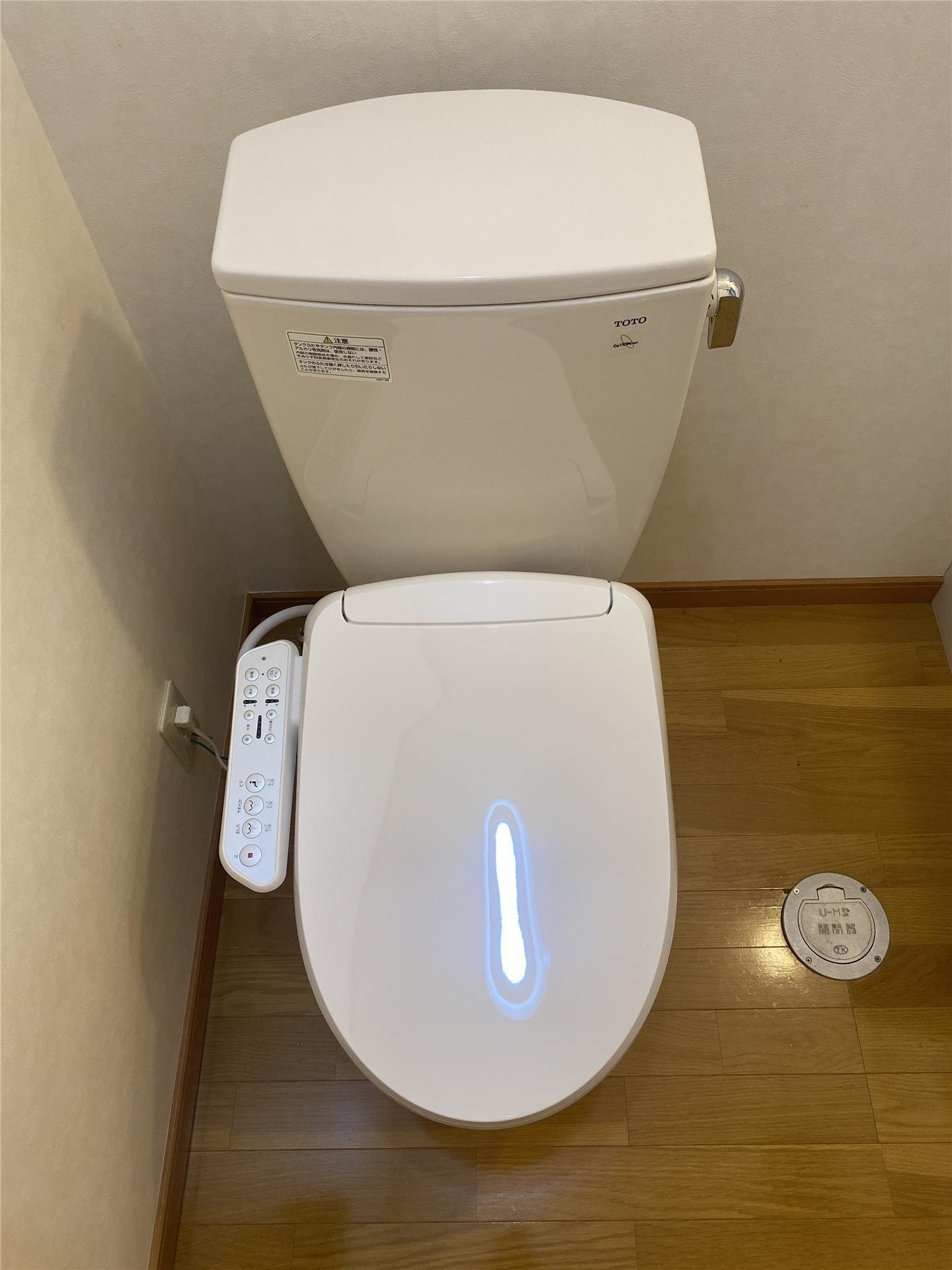 ＡＫハイムのトイレ|温水洗浄便座※間取反転　実際の色や建具は異なります。