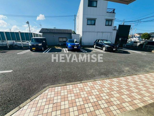 メゾン・ド・ボヌールの駐車場