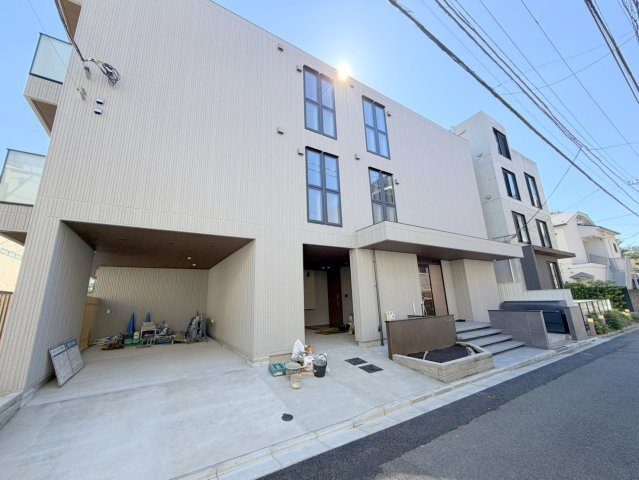 Ｅｍｉｒａｔｅｓ　Ｅｂｉｓｕ