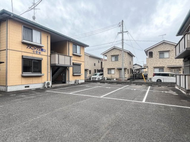 アメニックス福山 七番館の駐車場