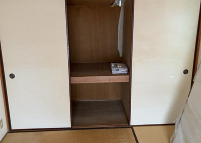 【収納】 | グリーンヒル寺田　９４号棟 | デザイン性を重視しすぎて収納が少なかった！なんてことにならないため、事前に現地で収納の数を確認しておくことをお勧めします。クローゼット以外にも床下収納や屋根裏収納、パントリーなどもチェックしましょう。