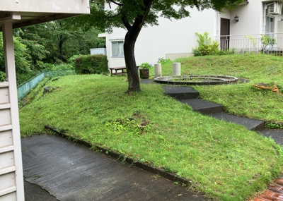 【ロビー】 | グリーンヒル寺田　９４号棟 | ロビーというと、エントランスと何がちがうの？と思いますよね。実はロビーとエントランスには明確な決まりはありません。物件によっては、エントランスを入って広がるある程度の広さのある空間がロビーとなります。