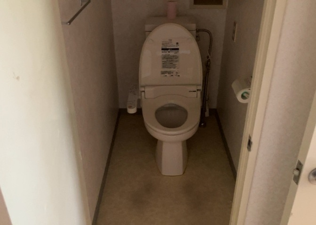 【トイレ】 | グリーンヒル寺田　９４号棟 | トイレは大きさや形、機能、抗菌性などが異なる多種多彩なタイプが各メーカーから出ています。それぞれに良さがあるため、事前にどういったタイプのトイレがいいのかをご家庭内で決めて、内見に行くといいでしょう。