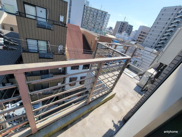 クローバーハイツマキノ　仲介手数料無料のバルコニー