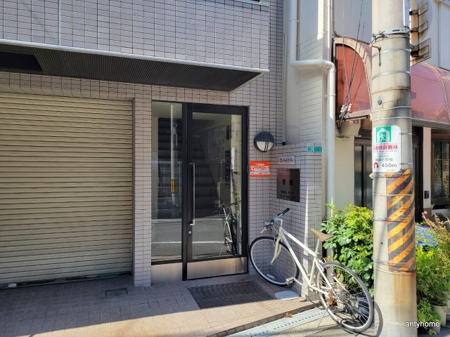 クローバーハイツマキノ　仲介手数料無料のエントランス