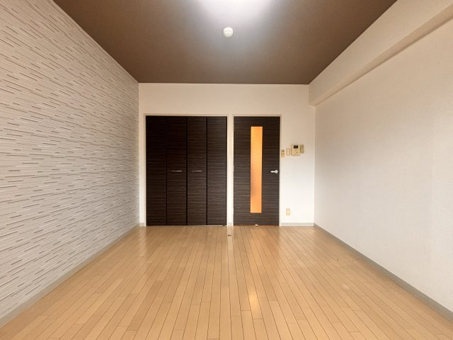ライジングコート深江本町フラワーパークの居間・リビング