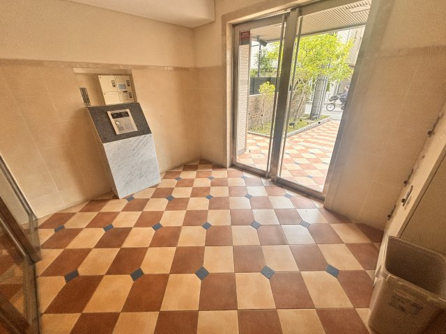 ライジングコート深江本町フラワーパークのロビー