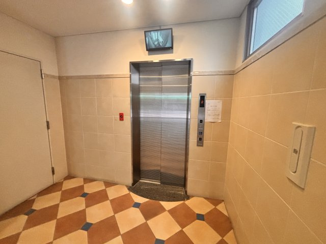 ライジングコート深江本町フラワーパークの玄関