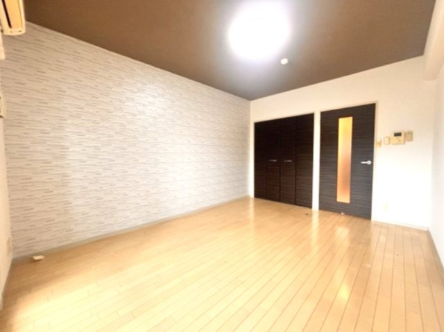 ライジングコート深江本町フラワーパークの居間・リビング