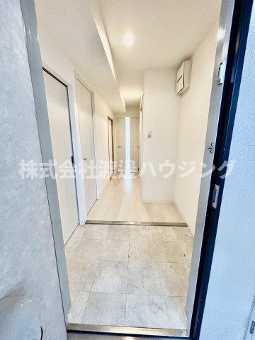 アドバンス江坂の玄関