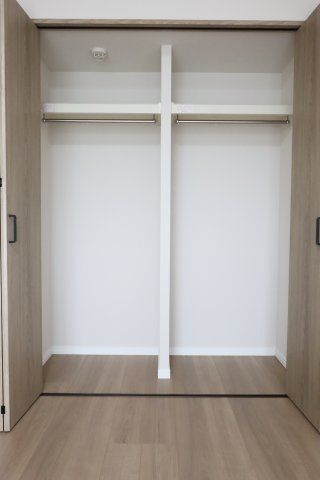 グレーシィ須磨アルテピアⅢ番街1期棟の収納|約6.1帖の洋室にあるクローゼット