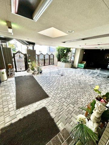 アルカサール千里山のエントランス