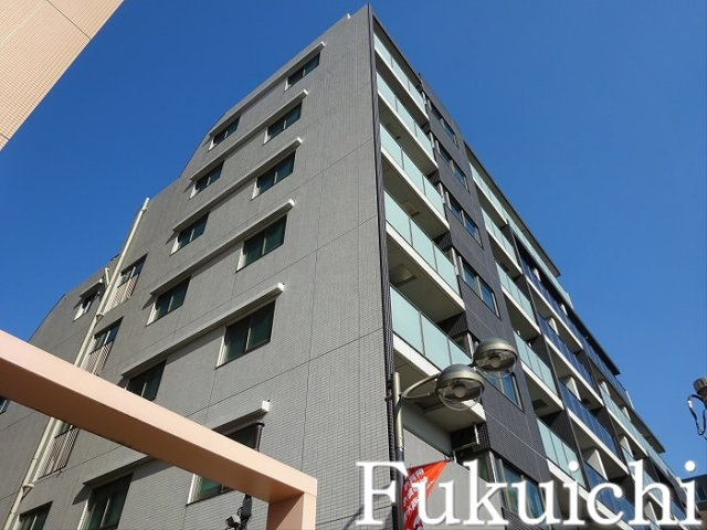 フェニシア学芸大学の外観