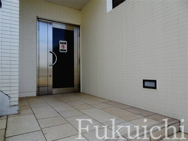碑文谷MEビルのエントランス