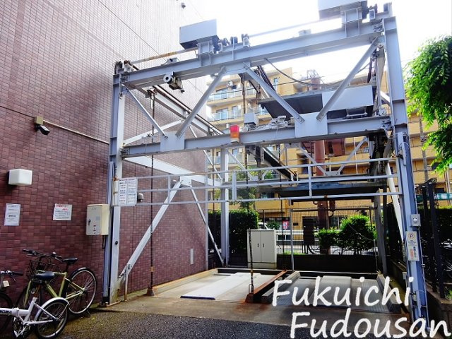 グランレーブ都立大学の駐車場