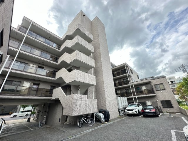 コスモリード学芸大学の外観
