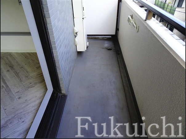 ロジェメント三軒茶屋のバルコニー