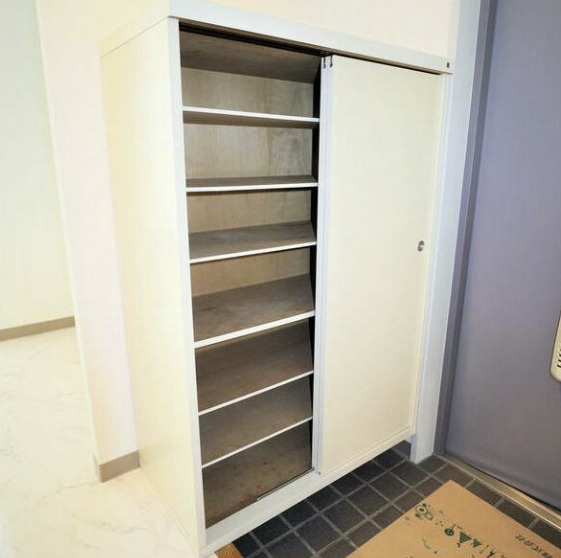 ロジェメント三軒茶屋の玄関