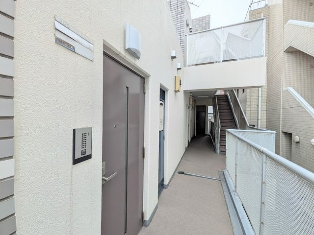 ミリオンコート学芸大の玄関