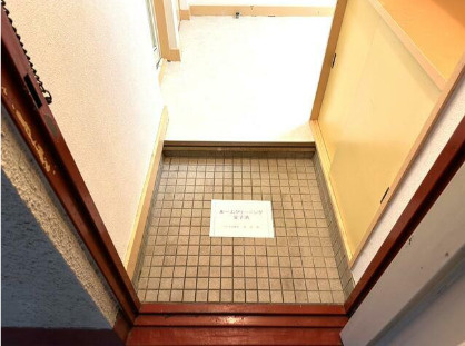 桧ハイツの玄関