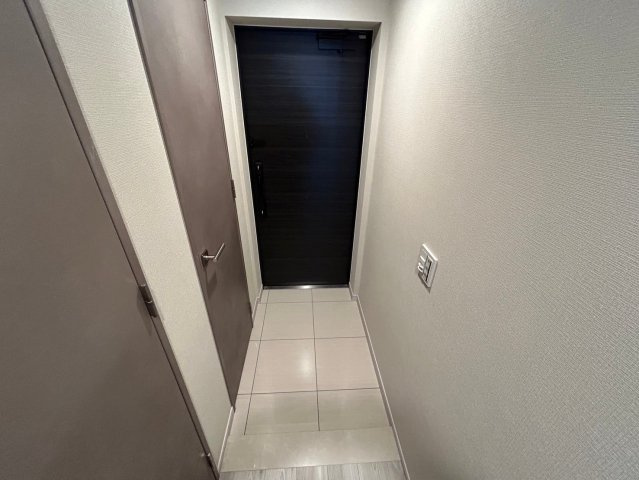 ワコーレシティ神戸元町の玄関
