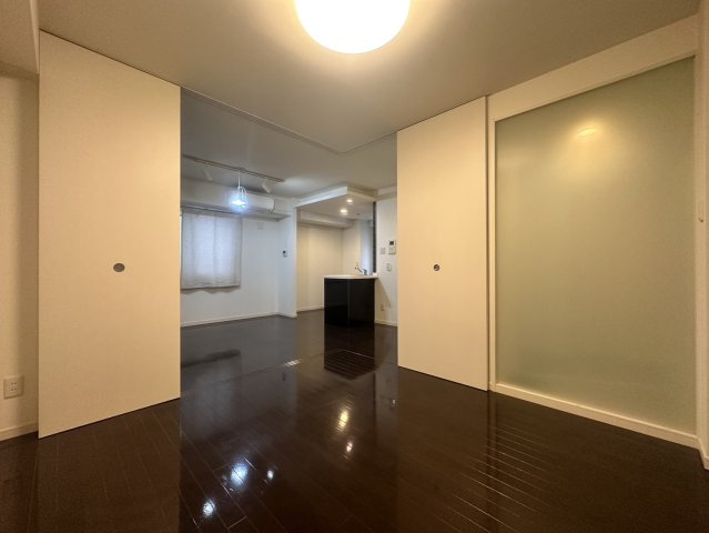 【居間・リビング】AOI FLATS