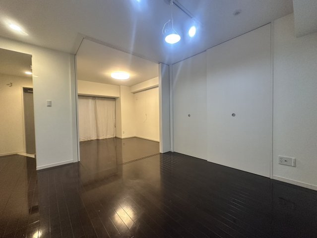 【居間・リビング】AOI FLATS