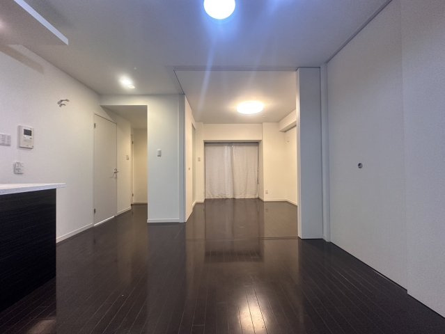 【居間・リビング】AOI FLATS