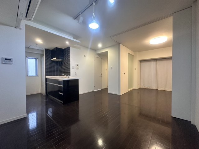 【居間・リビング】AOI FLATS