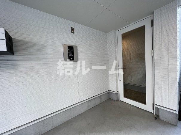 足立区千住宮元町のアパートのエントランス
