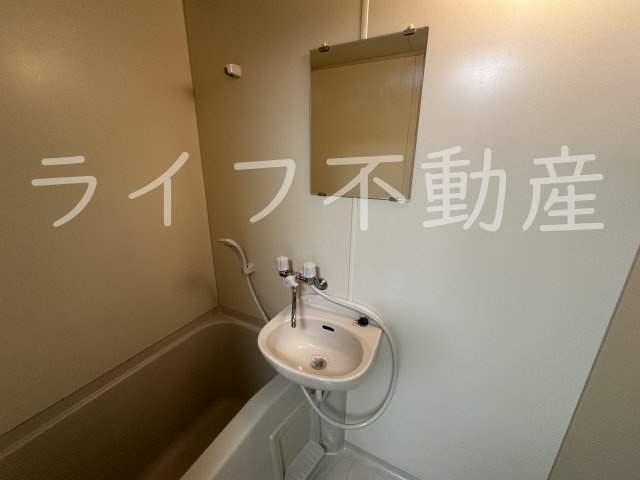 リバーサイド瓢箪山の独立洗面台|朝の支度にも助かる、独立の洗髪洗面化粧台