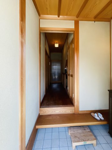 【玄関】 | たつの市揖保川町正條/中古戸建 | 明るい玄関です