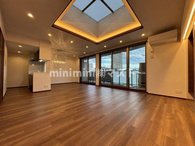 大阪市中央区松屋町住吉の賃貸マンションの居間・リビング