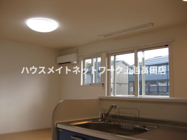 メゾン　リモーネの居間・リビング|ＬＤＫ12.25帖（参考101号室反転室内写真）