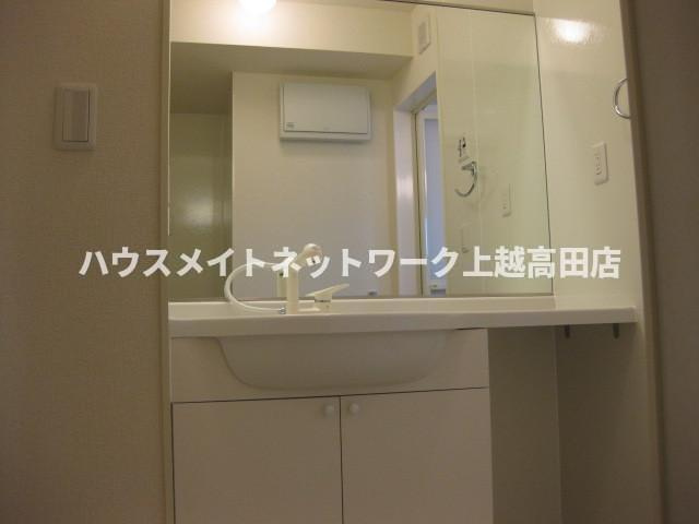 メゾン　リモーネの独立洗面台|洗髪洗面化粧台（参考101号室反転室内写真）
