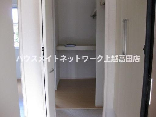 メゾン　リモーネの玄関|ウォークインクローゼット（参考101号室反転室内写真）