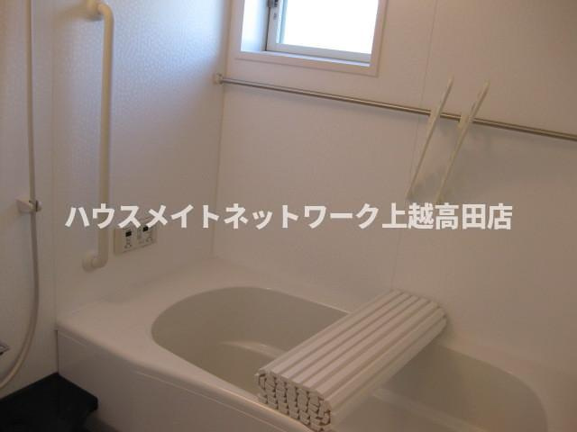 メゾン　リモーネの浴室|浴室１坪（追焚機能付）（参考101号室反転室内写真）