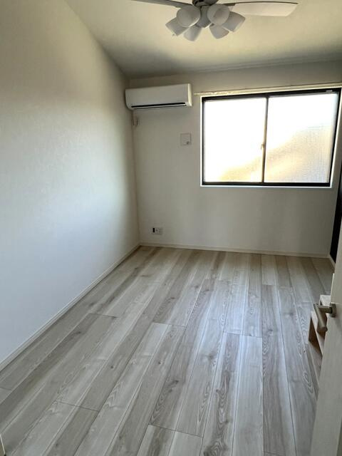川崎市多摩区生田６丁目のアパートの居間・リビング
