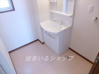 クレセオ口田の洗面所|シャンプードレッサー・棚・窓あり