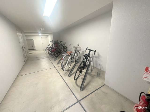 LAV心斎橋WEST　仲介手数料無料の駐車場