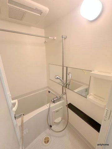LAV心斎橋WEST　仲介手数料無料の浴室