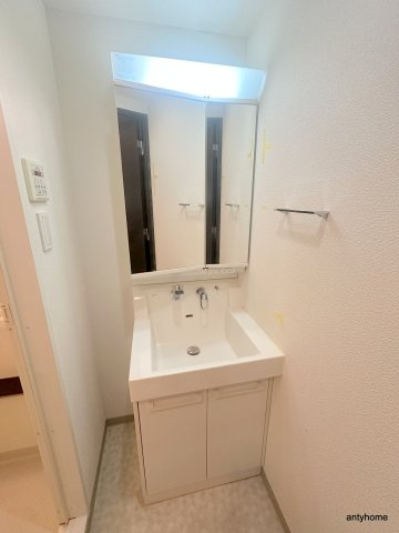 LAV心斎橋WEST　仲介手数料無料の洗面所