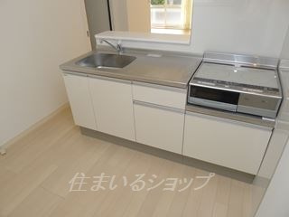 コテイジニシムラのキッチン|ＩＨ２口コンロ・グリル付き対面キッチン