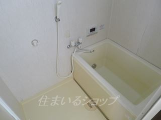 コテイジニシムラの浴室|追い焚き機能付きバス