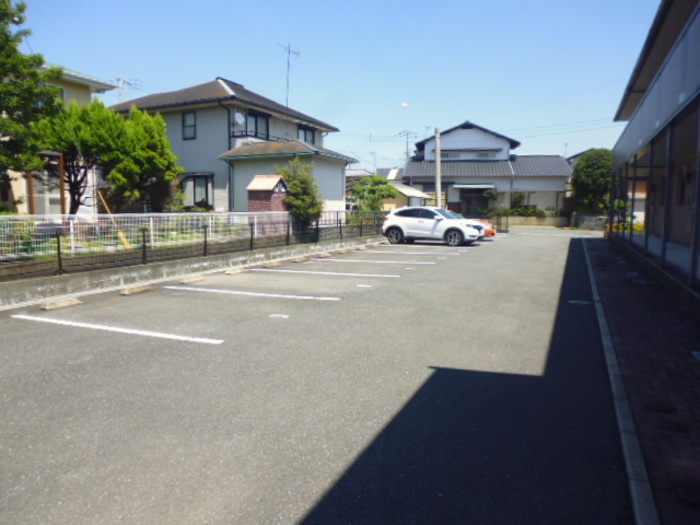 ジュネス・鳥栖の駐車場|駐車スペースもあります☆