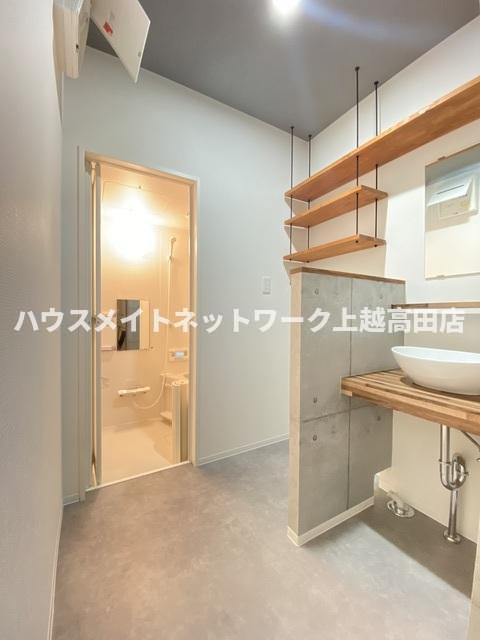 コンフォート東本町の洗面所|洗面所（参考A号室反転室内写真）
