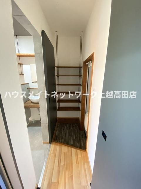 コンフォート東本町の玄関|玄関（参考A号室反転室内写真）