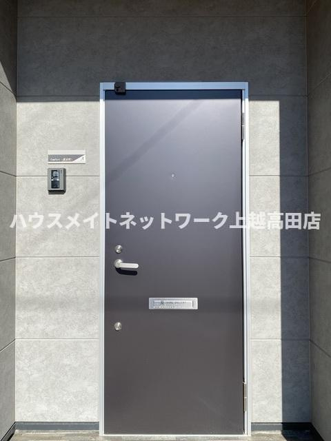 コンフォート東本町のエントランス|玄関ドア（参考A号室反転室内写真）