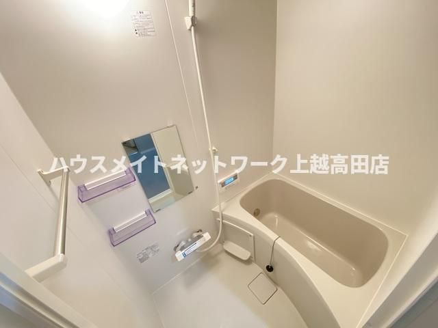 コンフォート東本町の浴室|追焚機能付（参考A号室反転室内写真）