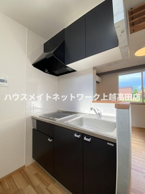コンフォート東本町のキッチン|キッチン（参考A号室反転室内写真）